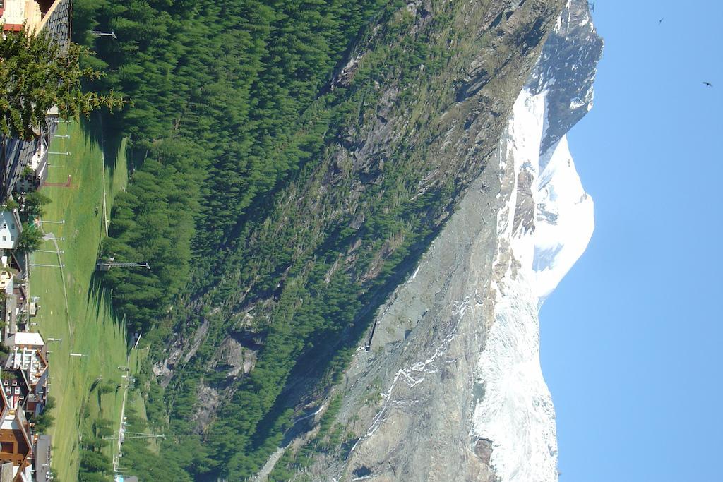 Apartmenthaus Holiday Saas Fee الغرفة الصورة